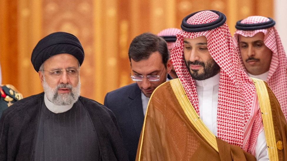 Iranian President Ebrahim Raisi (L) walks alongside Saudi Crown Prince Mohammed bin Salman (R), at the Joint Arab Islamic Extraordinary Summit in Riyadh, Saudi Arabia (11 November 2023)