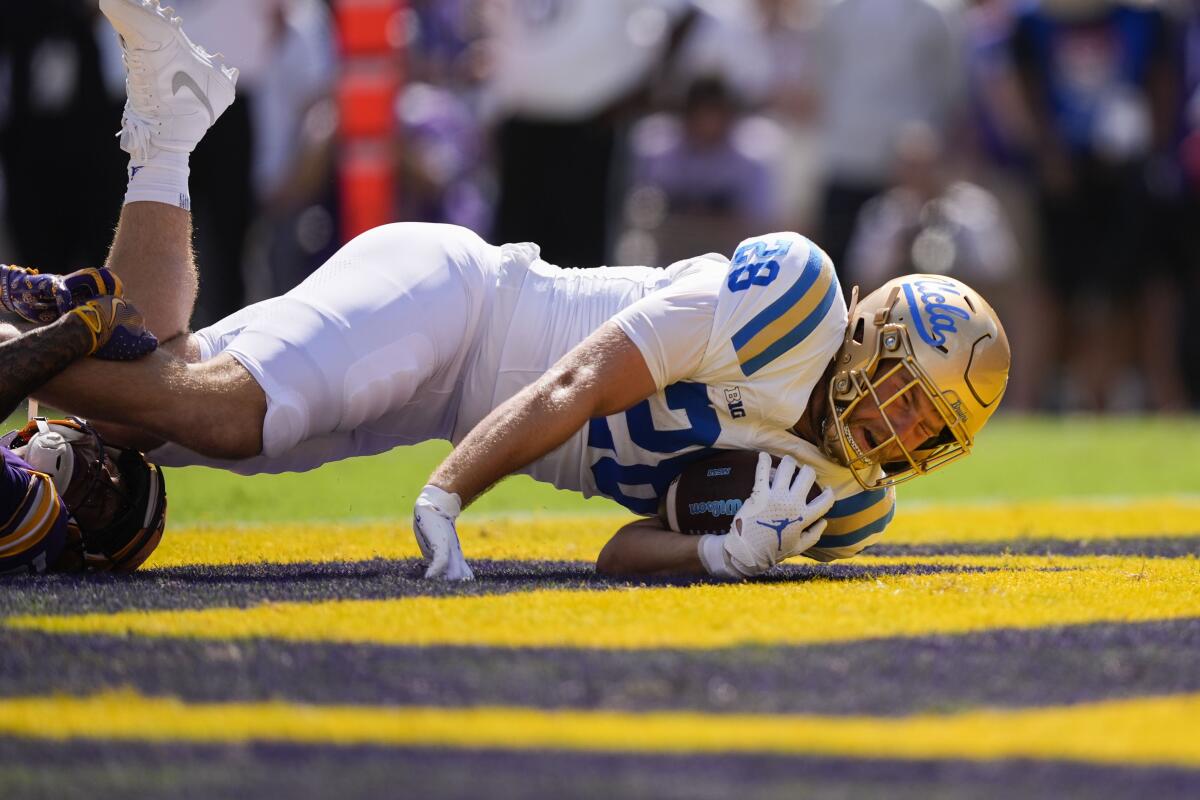 UCLA tight end Jack Pedersen scores on a touchdown reception during the first quarter Saturday.