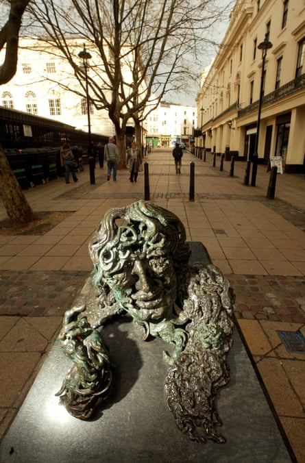 Maggie Hambling’s statue of Oscar Wilde, near Charing Cross station.