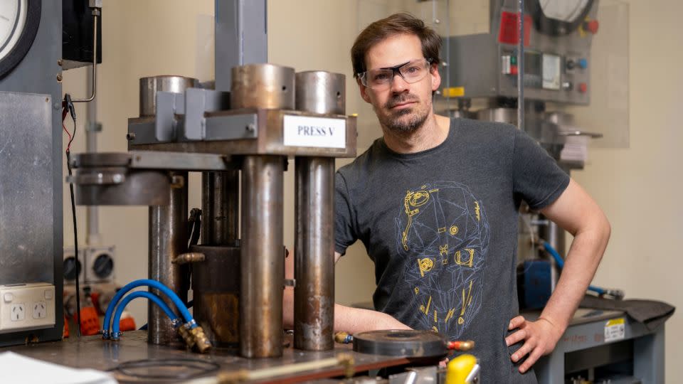  Michael Anenburg from ANU in his lab. - Jamie Kidston/ANU