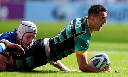 Alex Mitchell scores the winning try against Bath in Northampton’s Premiership final victory.