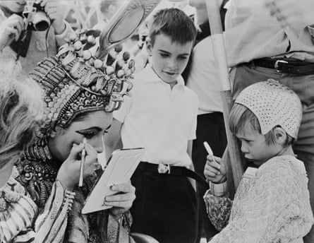 Christopher Wilding (centre) looks on as his mother applies eye makeup for her role as Cleopatra in Joseph L Mankiewicz’s 1963 film. Loris Loddi, who plays Cleopatra’s son, is on the right.