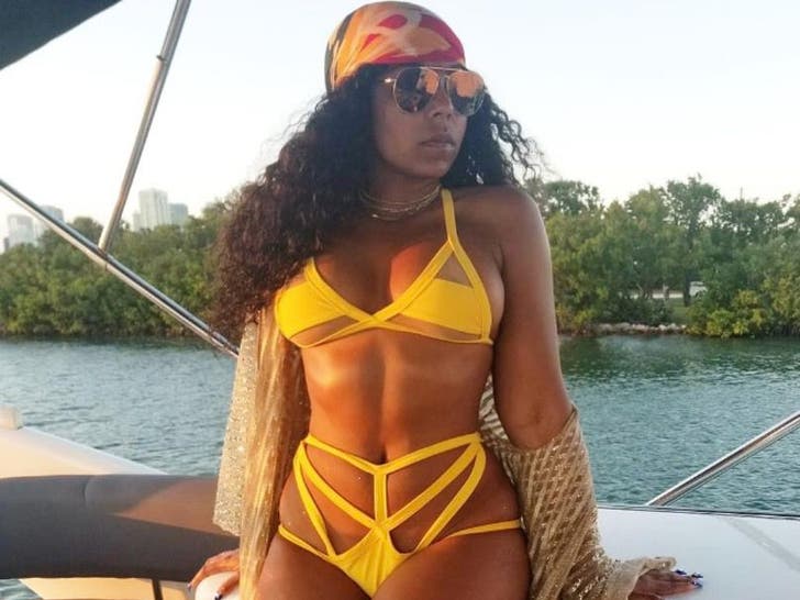 Ashanti's Sexy Bikini Shots