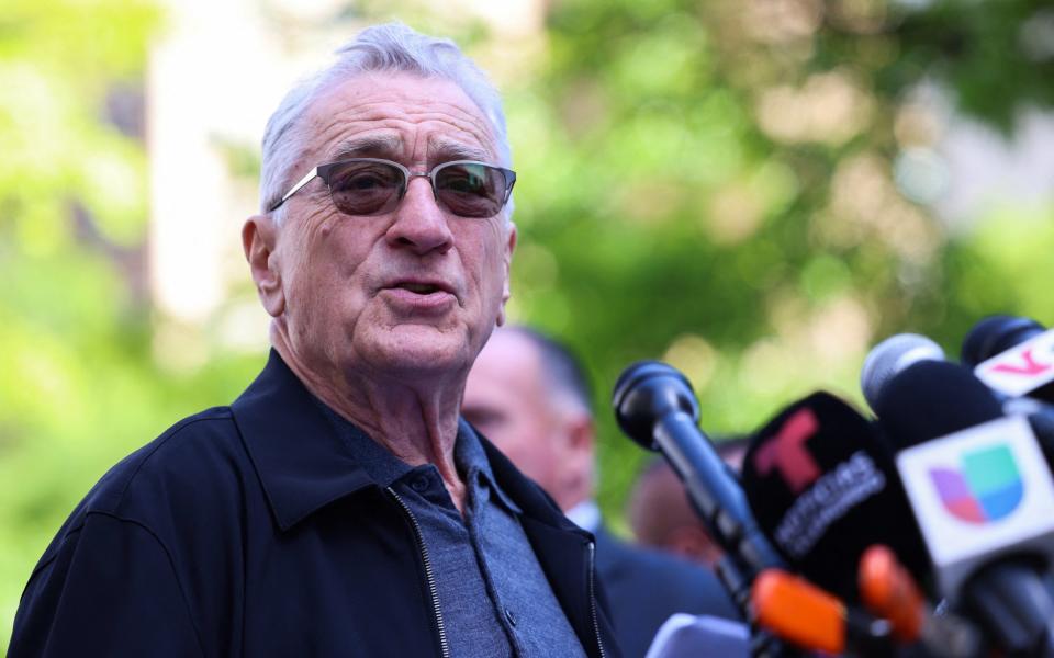 Robert De Niro was accused of demanding 'back scratches' from his assistant