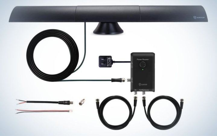  Antop AT-500SBS HD Smart Bar is the best antenna for furnished attics.